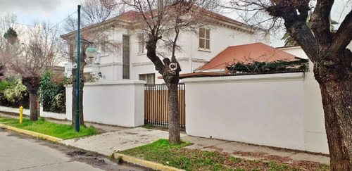 Elegante Casa Esquina 2 Pisos Para Institución O Negocio