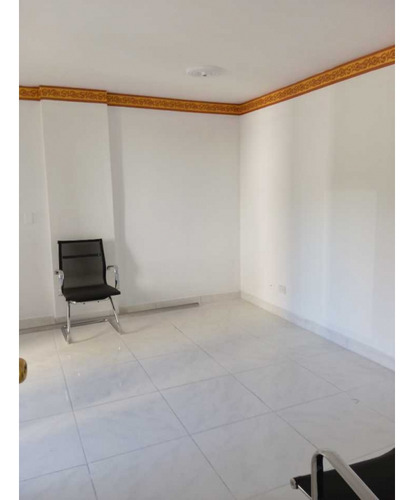 Se Vende Oficina Amplia En El Centro, Excelente Ubicacion