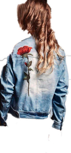 jaqueta jeans com rosas vermelhas