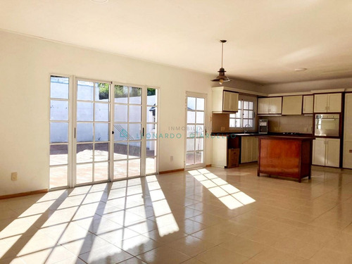 Imagen 3 de 30 de Colonia Del Sacramento - Importante Propiedad 2 Casas En Venta