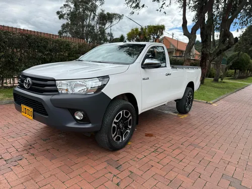 Toyota Hilux 2.7cc Mt 2022