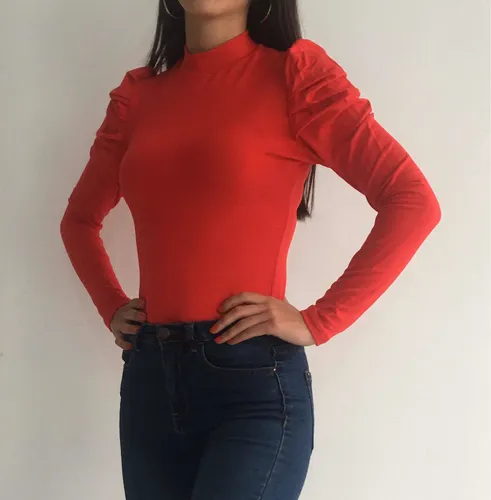 Blusa Cuello Tortuga Con Hombros Bombachos Puff