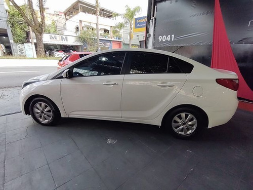 Imagem 6 de 8 de Hyundai Hb20s 1.6 Comfort Plus 16v 2015