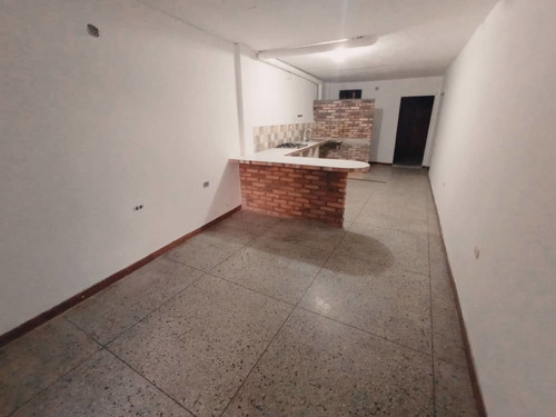 Imagen 2 de 12 de Se Vende Local En La Av. Ferrero Tamayo