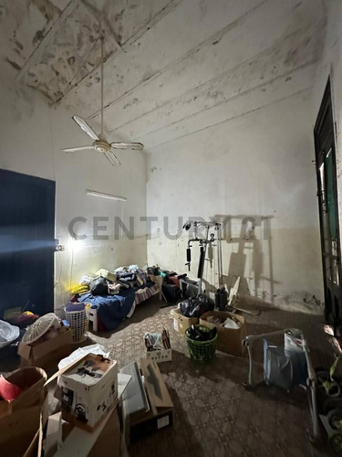 Casa A Reciclar Con Amplio Terreno Y Tinglado En El Fondo