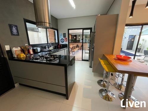 Imagem 9 de 30 de Casa Maravilhosa Com 4 Suítes, Área Gourmet, Piscina E 2 Vagas No Urbanova - So0736