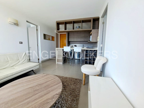 Venta Dpto. De 2 Dorm. Estilo Mariposa, C. Laguna