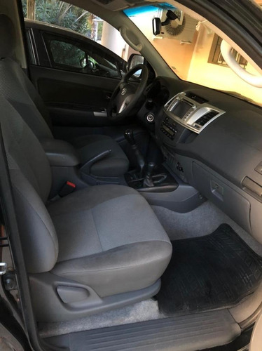 Toyota Hilux Srv 4x4 Mt