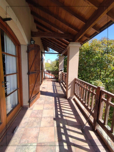 Imagen 17 de 30 de Exclusivo Chalet 5 Amb. Con Piscina