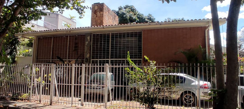 Se Vende Casa 630m2 3h/3b/4p La Floresta 2104