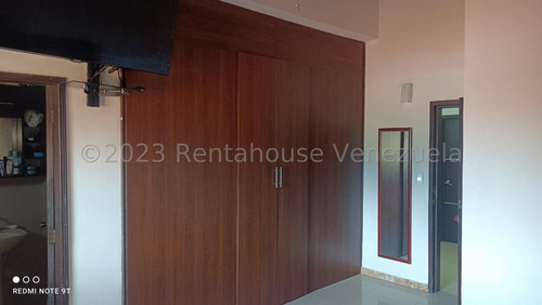 Maria Elena Latouche Vende Hermoso Townhouse . Conjunto Cerrado, Cuenta Con Pozo, Planta Eléctrica A Gas. Mels 23-33278. Visitela Excelente Inversión