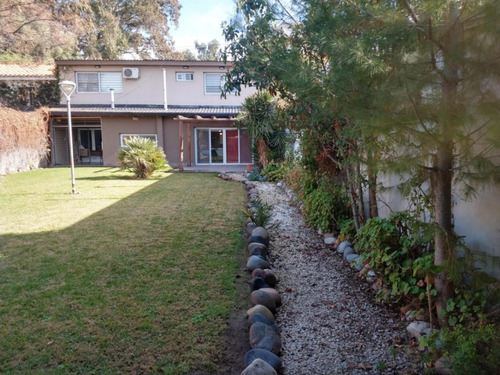 Casa En Venta - 4 Dormitorios 4 Baños - San Rafael