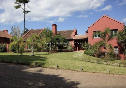 Imagen 1 de 17 de Venta De Casa 6 Dormitorios En La Barra