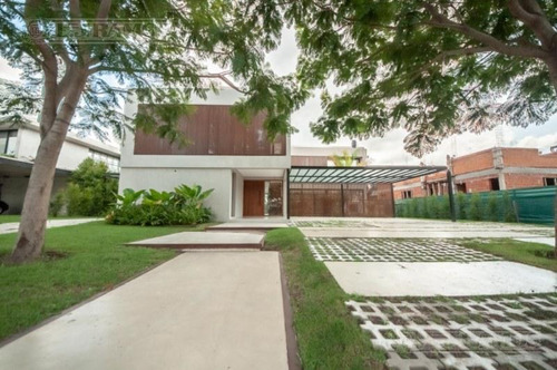 Imagen 2 de 27 de Casa A Estrenar Sobre El Lago - Lagos Del Golf
