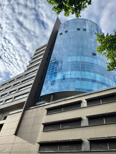 Imagen 1 de 15 de Torre De Los Profesionales Vende Con Renta.-