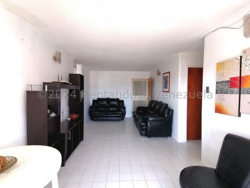 Alquilo Apartamento En Urb San Jacinto, Piso Medio Zp24-14006