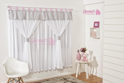 Cortina Chevron Quarto Infantil Bebê 2mts X 1,70mts Cor Branco c/ detalhes Rosa