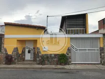 Comprar Se Vende Amplia Y Hermosa Casa En La Urb. La Morita I . Facil Acceso A Centros Comerciales, Vías Principales, Bancos, Clínicas, Parques Etc. 029jsc
