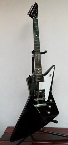 Guitarra Harley Benton Explorer