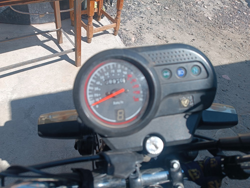 El Servicio Recién Hecho La Moto Del Motor Está En Buen Esta
