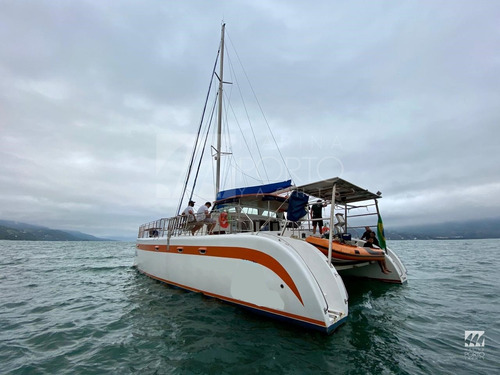 Imagem 2 de 10 de Catamarã Praia 47'
