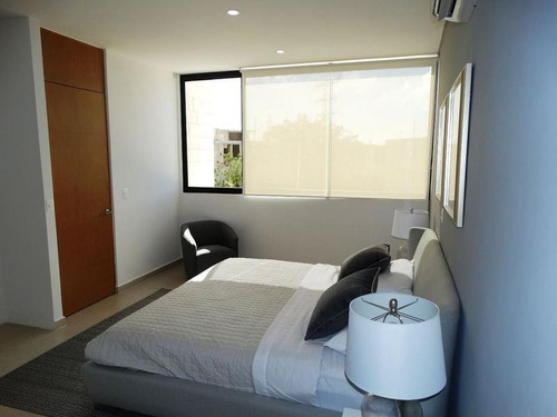 Casa En Venta, Estrenar, 2 Niveles, Roof Top, 3 Recamaras A 2 Km De La Playa En Playa Del Carmen