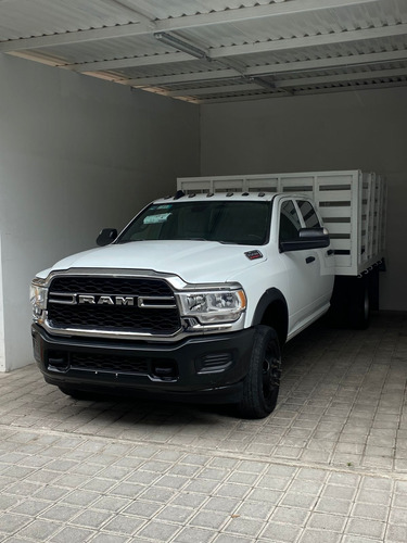 RAM 4000 CREW CAB CHASIS CAB 4X4 V8 8A