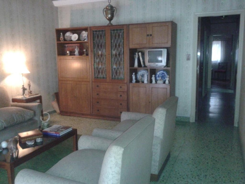 Chalet 4 Ambientes. Gran Parque. Larrea 2200