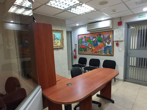 Venta/ Oficina/ Plaza Venezuela/ 5cubiculos/ 84m2