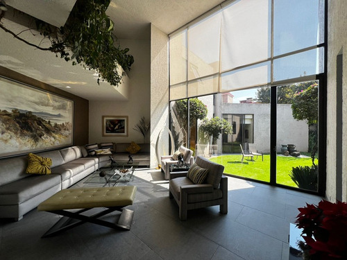 Casa En Venta En Cda. Con Vigilancia En Pedregal