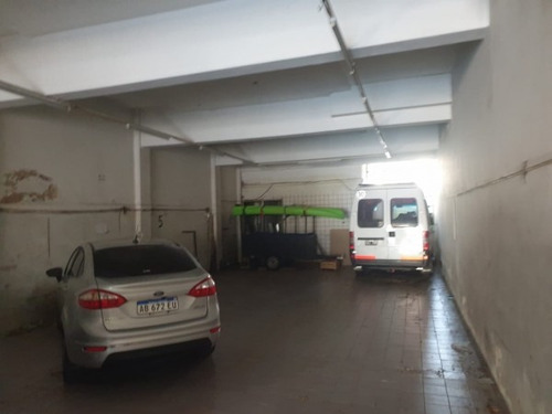 Imagen 10 de 18 de Local Con Galpon Y Oficinas A Reciclar Ideal Deposito