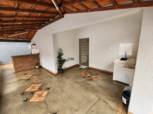Casa - Cajuru/sp