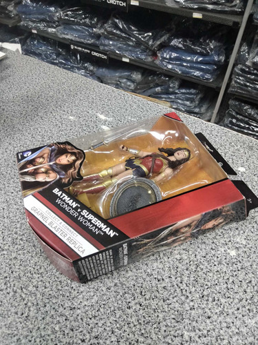 Dc Multiverse Wonder Woman, Grapnel Blaster Replica, D Of J. (Usado)