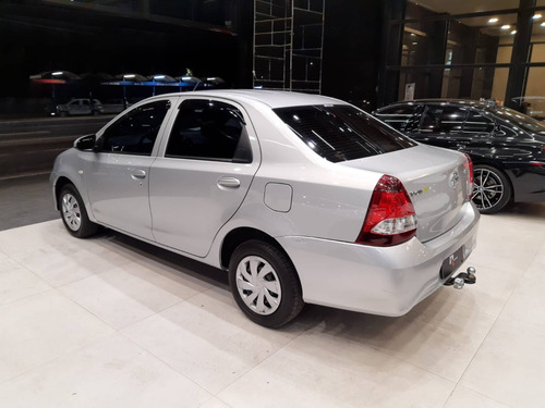 Imagem 3 de 11 de Toyota Etios 1.5 X Sedan 16v Flex 4p Automático