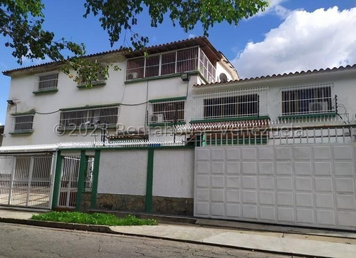 Apartamento Duplex De 190 Mts. Para Uso Comercial. Ubicado Estrategicamente En La Zona Norte. Alto Trafico.