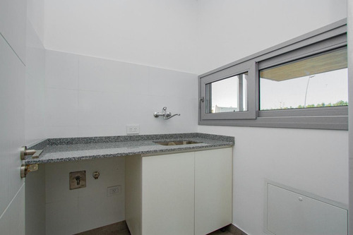 Imagen 13 de 30 de Venta | Casa Con 4 Dormitorios Y Dependencia | A Estrenar | Lote Al Agua | Carpinchos