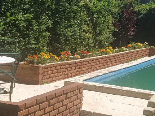 Casa En Venta 6 Ambientes,-pileta Climatizada-calle Saavedra Al 600-parque Sakura