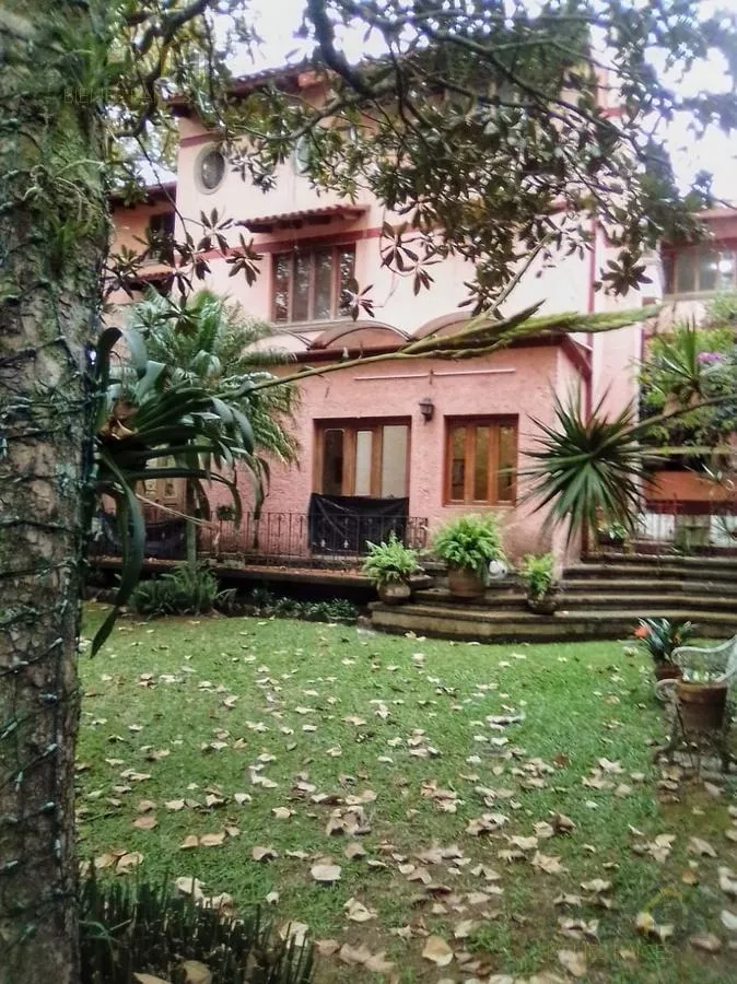 Residencia En Venta En Fracc. Jardines De Las Animas Ampli Jardin Salida Al Parque.