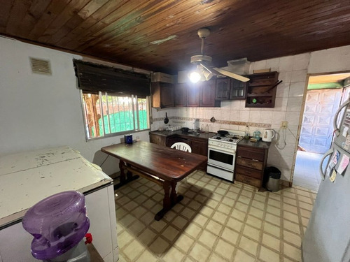Imagen 4 de 10 de Casa 3 Ambientes A Reciclar En Imperdible Oportunidad