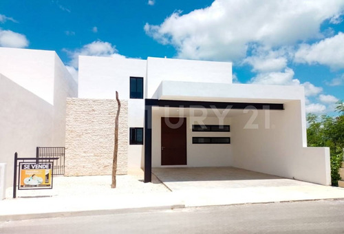 Casa En Venta En Privada Camelia, Merida, Yucatan