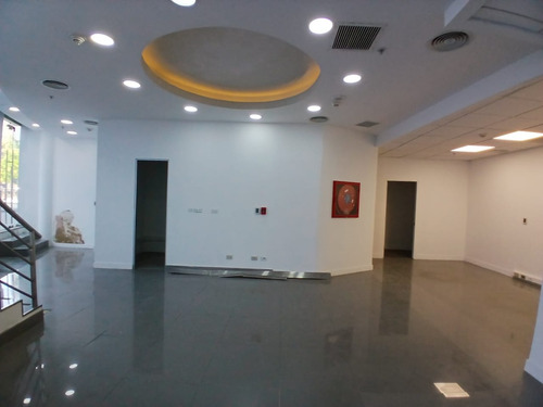 Excelente Local De 148m2 Con Una Exposición Única