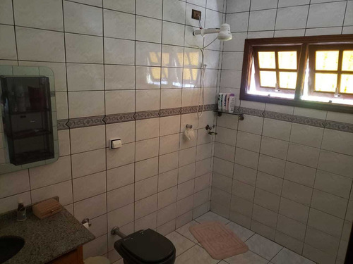 Imagem 8 de 14 de 2.000 M², 03 Dormitórios, Piscina, Churrasqueira E Pomar !!