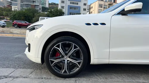Maserati Levante Hybrid 2023