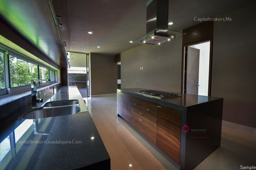 Imagen 9 de 30 de Casa De Lujo Nueva Con Amplio Jardin En Reserva Real