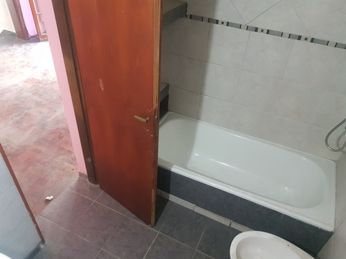 Imagen 10 de 14 de Tipo Casa 5 Amb En Venta Entrada Independiente Barrio Naón.