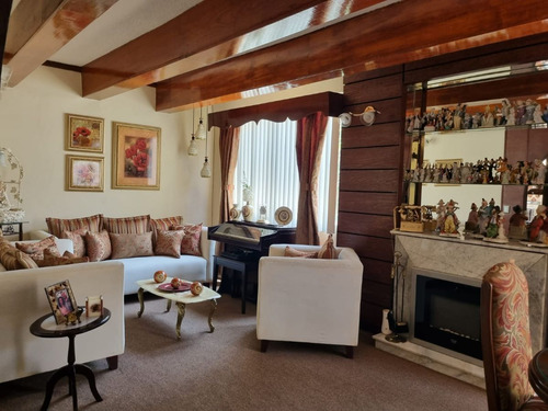 Casa En Venta Con Excelente Ubicación En Fraccionamiento Con Vigilancia