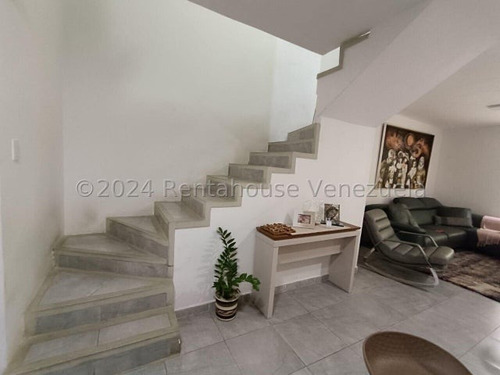 Townhouse Venta Concepto Abierto, Pozo De Agua, Piscina Y Area Social Para El Disfrute Familiar.el Rincon Valencia Carabobo Leida Falcon Lf25-158
