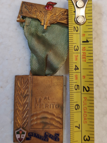 Antigua Insignia Al Mérito Im De Metal (Usado)