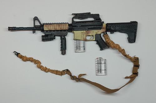 Miniatura Mi1itar Hot Toys 1/6 | Rifle M4 (Usado)