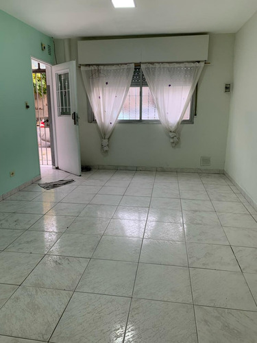 Departamento De Dos Ambientes Con Patio En Piñeyro